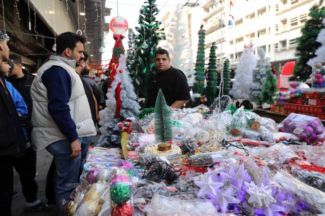 (251225) -- BAGHDAD, Dec. 25, 2025 (Xinhua) -- A man sells Christmas decorations at the Shorja market in Baghdad, Iraq, on Dec. 25, 2025. (Xinhua/Khalil Dawood)