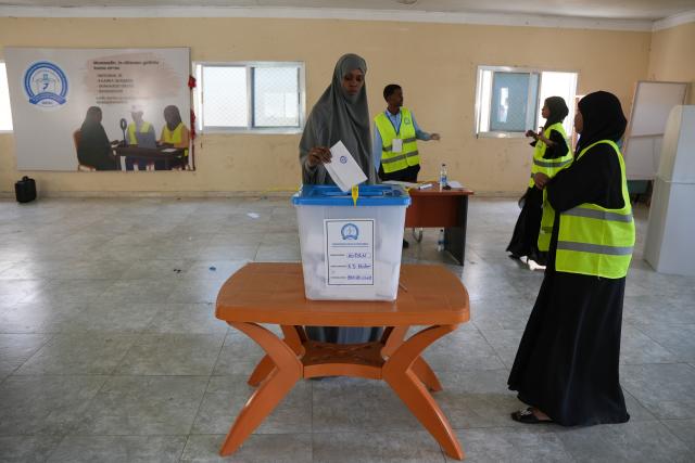 (251225) -- MOGADISHU, Dec. 25, 2025 (Xinhua) -- A Somali voter casts her vote at a polling station in Mogadishu, Somalia, Dec. 25, 2025. More than 500,000 voters in Somalia's capital, Mogadishu, cast ballots on Thursday in municipal elections widely seen as a key step toward the country's first direct national elections in more than five decades, scheduled for 2026. (Photo by Hassan Bashi/Xinhua)