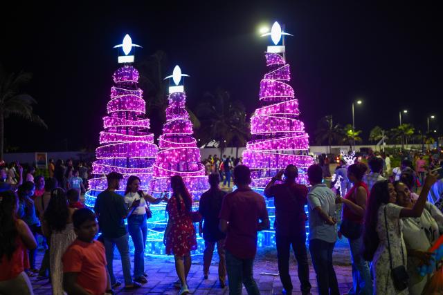(251225) -- COLOMBO, Dec. 25, 2025 (Xinhua) -- Photo taken on Dec. 25, 2025 shows Christmas decorations in Colombo, Sri Lanka. (Photo by Thilina Kaluthotage/Xinhua)