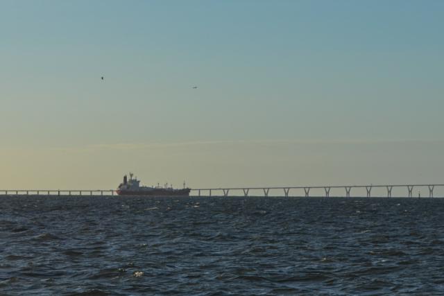 (251225) -- CARACAS, Dec. 25, 2025 (Xinhua) -- Photo taken on Dec. 23, 2025 shows an oil tanker sailing on Lake Maracaibo, in the state of Zulia, Venezuela. (Str/Xinhua)