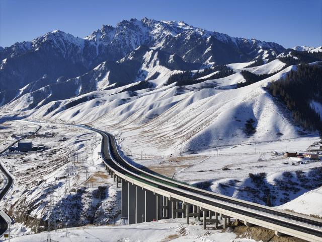 (251226) -- BEIJING, Dec. 26, 2025 (Xinhua) -- An aerial drone photo taken on Dec. 23, 2025 shows a view of Urumqi-Yuli Expressway that traverses the Tianshan Mountains in northwest China's Xinjiang Uygur Autonomous Region. The Tianshan Shengli Tunnel, the world's longest expressway tunnel, and the Urumqi-Yuli Expressway that traverses the Tianshan Mountains via the tunnel, will be open to traffic by the end of this year, enabling a new shortcut linking southern and northern parts of Xinjiang. (Xinhua/Wang Fei)