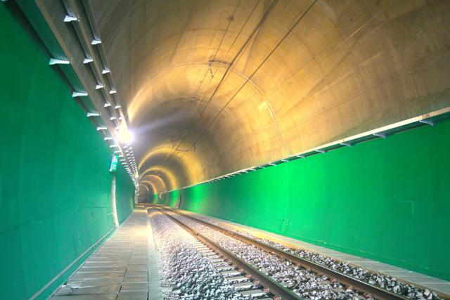(251226) -- KHASHURI, Dec. 26, 2025 (Xinhua) -- This photo taken on Dec. 24, 2025 shows an interior view of Tunnel 9 of the Georgian Railway Modernization Project in Khashuri, Georgia. The China-built modern railway was put into operation on Wednesday in Georgia, a key transit country for cargo and passenger transport between Asia and Europe.
   Georgian Prime Minister Irakli Kobakhidze, Minister of Economy and Sustainable Development Mariam Kvrivishvili, Director General of Georgian Railway Lasha Abashidze and about 150 guests attended the inauguration ceremony of the project in the country's central city of Khashuri on Wednesday evening.
     The railway stretches approximately 41 km. According to Georgian Railway, after the upgrade, its annual freight capacity will increase from 27 million to 48 million tons. (Xinhua/Chen Junfeng)