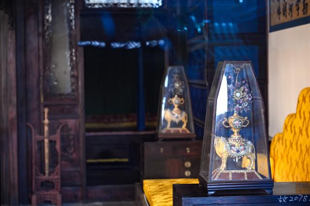 (251226) -- BEIJING, Dec. 26, 2025 (Xinhua) -- This photo taken on Dec. 25, 2025 shows an interior view of the Hall of Mental Cultivation (Yangxin dian) at the Palace Museum in Beijing, capital of China. After nearly a decade of comprehensive renovation, the Hall of Mental Cultivation reopened to the public on Friday. (Xinhua/Jin Liangkuai)