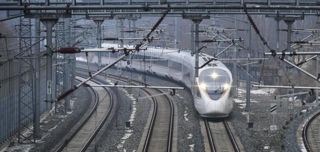 (251226) -- BEIJING, Dec. 26, 2025 (Xinhua) -- A Fuxing train runs on the Beijing-Harbin high-speed railway in Shenyang, northeast China's Liaoning Province, Jan. 22, 2021. The Beijing-Harbin high-speed railway opened to traffic on the same day. China, home to the world's largest high-speed rail network, has expanded its total operational mileage beyond 50,000 kilometers with the launch of a new high-speed line.
A "Fuxing" bullet train departed Friday morning from Yan'an, a sacred revolutionary heartland in northwest China's Shaanxi Province, for the provincial capital Xi'an, inaugurating the new route. (Xinhua/Yang Qing)