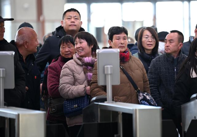 (251226) -- XI'AN, Dec. 26, 2025 (Xinhua) -- Passengers line up for ticket check at Fuping South Railway Station along the Xi'an-Yan'an high-speed railway in northwest China's Shaanxi Province, on Dec. 26, 2025. A sleek silver bullet train departed Yan'an in northwest China's Shaanxi Province on Friday, linking the sacred revolutionary heartland to the country's rapidly expanding high-speed rail network.
   The newly opened 299-km line connects Yan'an with Xi'an, the provincial capital and home to the famed Terracotta Warriors, slashing travel time between the two cities from about 2.5 hours to roughly one hour.
   Designed for operations of up to 350 km per hour, the line marked the fastest train running on the Loess Plateau. (Xinhua/Li Yibo)