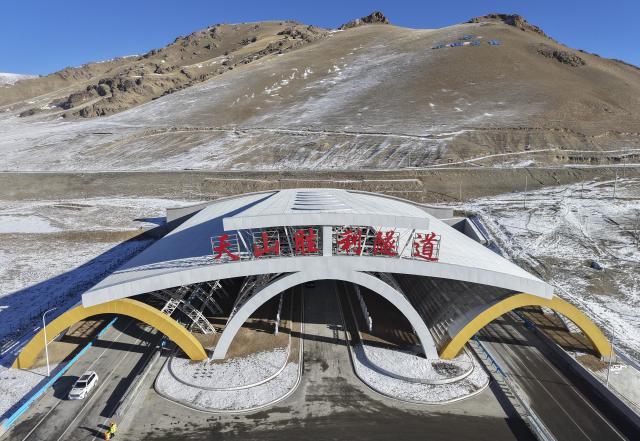 (251226) -- URUMQI, Dec. 26, 2025 (Xinhua) -- An aerial drone photo shows a vehicle driving out from the Tianshan Shengli Tunnel on the Urumqi-Yuli Expressway in northwest China's Xinjiang Uygur Autonomous Region, Dec. 26, 2025. The 22.13-km Tianshan Shengli Tunnel, the world's longest expressway tunnel, officially opened to traffic on Friday.
   Traversing the central Tianshan Mountains in northwest China's Xinjiang Uygur Autonomous Region, the tunnel slashes what was once a several-hour mountain drive to just 20 minutes.
   As a vital artery linking city clusters in northern and southern Xinjiang, the G0711 Urumqi-Yuli Expressway, including the tunnel, entered operation on the same day. (Xinhua/Hu Huhu)
