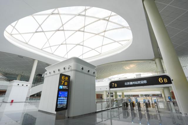 (251226) -- BEIJING, Dec. 26, 2025 (Xinhua) -- This photo taken on Dec. 25, 2025 shows ticket gates at the Beijing Tongzhou Railway Station in Beijing, capital of China. The railway station, located in the comprehensive transportation hub of Beijing's sub-center Tongzhou District, will be officially put into operation on Dec. 30. (Xinhua/Ju Huanzong)