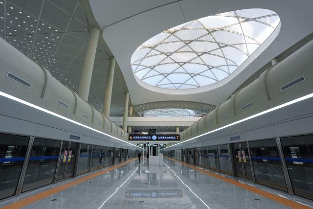 (251226) -- BEIJING, Dec. 26, 2025 (Xinhua) -- This photo taken on Dec. 25, 2025 shows a platform at the Beijing Tongzhou Railway Station in Beijing, capital of China. The railway station, located in the comprehensive transportation hub of Beijing's sub-center Tongzhou District, will be officially put into operation on Dec. 30. (Xinhua/Ju Huanzong)