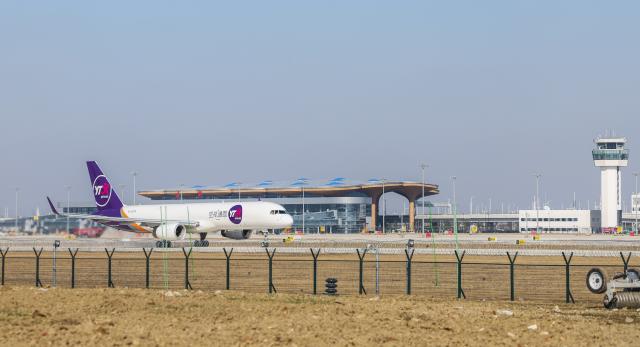 (251226) -- JIAXING, Dec. 26, 2025 (Xinhua) -- A cargo plane prepares to take off at Jiaxing Nanhu Airport in Jiaxing, east China's Zhejiang Province, on Dec. 26, 2025. Jiaxing Nanhu Airport, the first specialized air cargo hub in the Yangtze River Delta, was officially put into operation on Friday. The 4E-level airport is capable of handling both passenger and cargo planes with a focus on freight services. (Xinhua/Xu Yu)