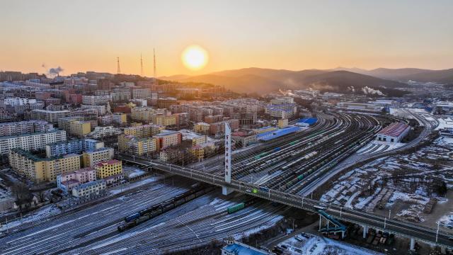 (251226) -- SUIFENHE, Dec. 26, 2025 (Xinhua) -- An aerial drone photo taken on Dec. 26, 2025 shows the China-Europe freight trains at the south yard of Suifenhe Railway Station in Suifenhe, northeast China's Heilongjiang Province. As a vital part of the eastern corridor of the China-Europe freight train network, the Suifenhe Railway Port has handled more than 4,000 China-Europe freight train trips since its launch in 2018, carrying over 390,000 TEUs of cargo, according to data from China Railway Harbin Group Co., Ltd. (Photo by Qu Yiwei/Xinhua)