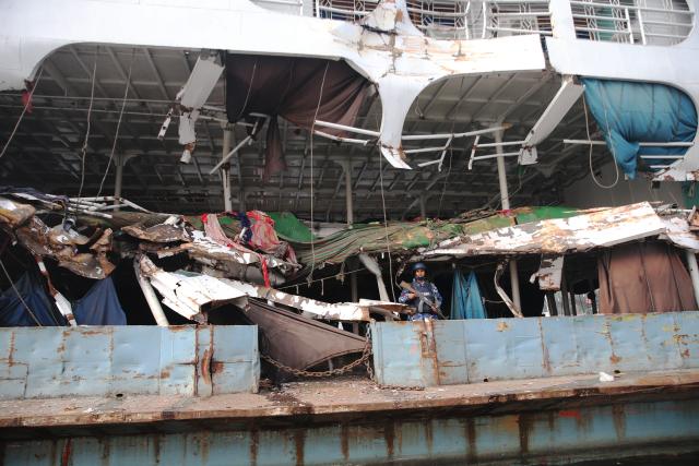 (251226) -- DHAKA, Dec. 26, 2025 (Xinhua) -- This photo taken on Dec. 26, 2025 shows a damaged ferry after a collision in Dhaka, capital of Bangladesh. At least four people died, and a dozen were injured in a head-on collision between two passenger ferries amid dense fog on the Meghna River in Bangladesh's Chandpur district, about 115 km southeast of the capital Dhaka, early Friday.
   TO GO WITH "4 dead as ferries collide amid dense fog on Bangladeshi river" (Photo by Habibur Rahman/Xinhua)