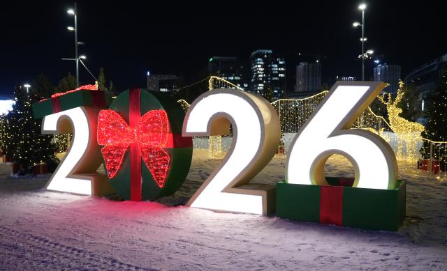(251226) -- ASTANA, Dec. 26, 2025 (Xinhua) -- New Year signs and decorations are seen along a street in Astana, Kazakhstan, Dec. 26, 2025. Astana has been adorned in festive decorations recently as the New Year approaches. (Photo by Kalizhan Ospanov/Xinhua)