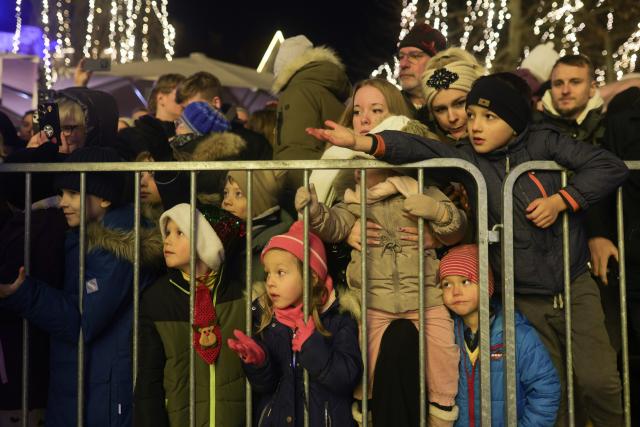 (251226) -- LJUBLJANA, Dec. 26, 2025 (Xinhua) -- Children wait for Grandpa Frost to offer them the sweets during a procession on the Presernov Square in Ljubljana, Slovenia, Dec. 26, 2025. (Photo by Zeljko Stevanic/Xinhua)