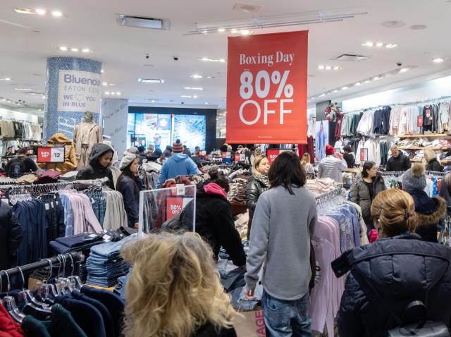 (251226) -- TORONTO, Dec. 26, 2025 (Xinhua) -- People shop at a clothing store during Boxing Day sales in Toronto, Canada, on Dec. 26, 2025. (Photo by Zou Zheng/Xinhua)