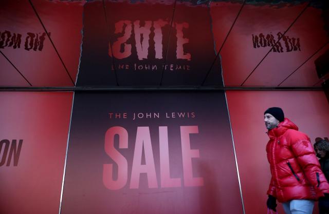 (251226) -- LONDON, Dec. 26, 2025 (Xinhua) -- A man walks past a sale sign on Oxford Street during Boxing Day sales in London, Britain, on Dec. 26, 2025. (Xinhua/Li Ying)