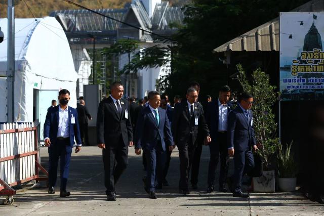 (251227) -- CHANTHABURI, Dec. 27, 2025 (Xinhua) -- Cambodian Deputy Prime Minister and Defense Minister Tea Seiha (3rd L) arrives for ceasefire talks with Thailand at a border checkpoint in Chanthaburi Province, Thailand, Dec. 27, 2025. Thailand and Cambodia signed an agreement on ceasefire on Saturday. (Xinhua/Sun Weitong)