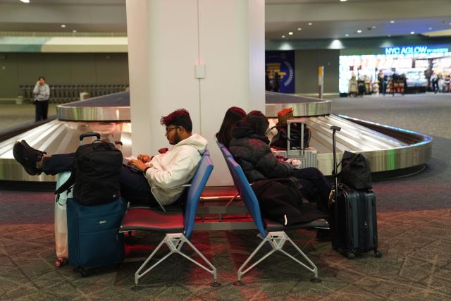 (251227) -- NEW YORK, Dec. 27, 2025 (Xinhua) -- Stranded passengers are seen at LaGuardia Airport in New York, the United States, on Dec. 26, 2025. A snowstorm hitting New York on Friday, which has caused flight delays and cancellations. (Xinhua/Zhang Fengguo)