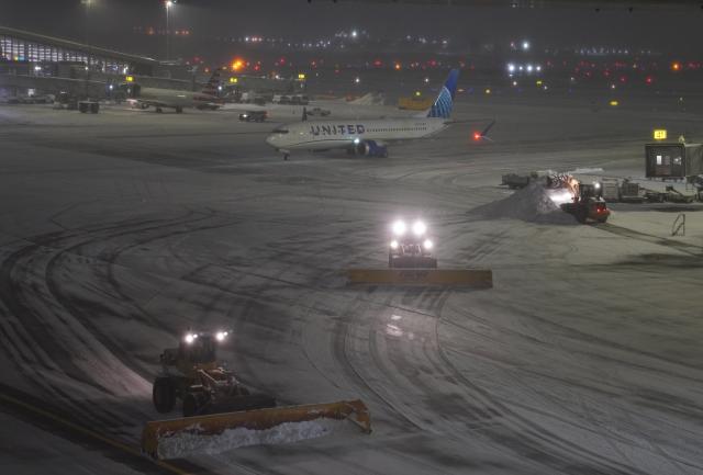 (251227) -- NEW YORK, Dec. 27, 2025 (Xinhua) -- Snowplows clear snow at LaGuardia Airport in New York, the United States, on Dec. 26, 2025. A snowstorm hitting New York on Friday, which has caused flight delays and cancellations. (Xinhua/Zhang Fengguo)
