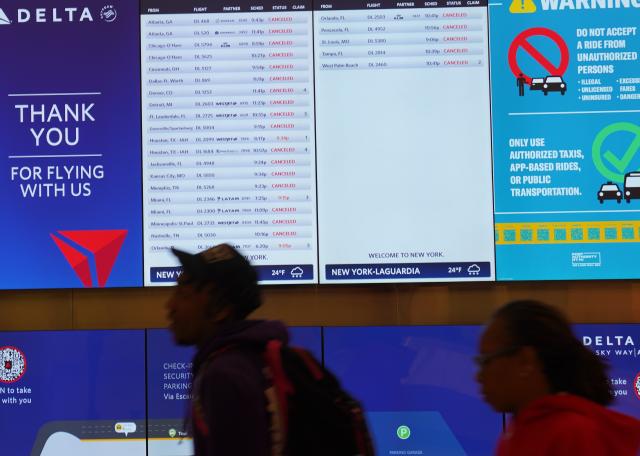 (251227) -- NEW YORK, Dec. 27, 2025 (Xinhua) -- A screen shows many flights cancelled due to a snowstorm at LaGuardia Airport in New York, the United States, on Dec. 26, 2025. A snowstorm hitting New York on Friday, which has caused flight delays and cancellations. (Xinhua/Zhang Fengguo)