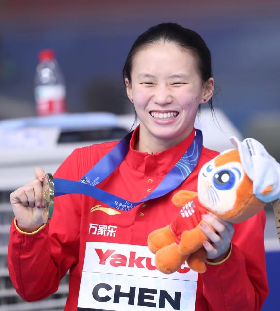(251227) -- BEIJING, Dec. 27, 2025 (Xinhua) -- As the sporting calendar draws to a close, Xinhua News Agency has selected the top 10 Chinese athletes for 2025.
   5. Chen Yuxi (female, diving)
   Chen won three gold medals at the World Championships in women's 10m platform, women's synchronized 10m platform and mixed team. Her victory in the individual platform marked her fourth world title in the event, making her the first diver in history to achieve the feat. She also secured a fourth consecutive synchronized world title, second only to the five-title record held by compatriot Chen Ruolin. Chen added two gold medals in the women's individual and synchronized 10m platform at the National Games. She was named the 2025 Female Diving Athlete of the Year by World Aquatics.
   This file photo taken on July 31, 2025 shows Chen Yuxi of China posing with the medal after the awarding ceremony for the women's 10m platform final of diving at the World Aquatics Championships in Singapore. (Xinhua/Luo Yuan)