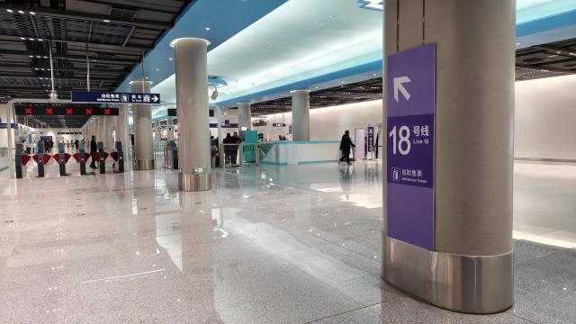 (251227) -- BEIJING, Dec. 27, 2025 (Xinhua) -- This photo taken on Dec. 27, 2025 shows an interior view of Wenhualu Station of Beijing Subway Line 18 in Beijing, capital of China. Beijing Subway Line 18 began operation on Saturday. (Xinhua/Xing Guangli)