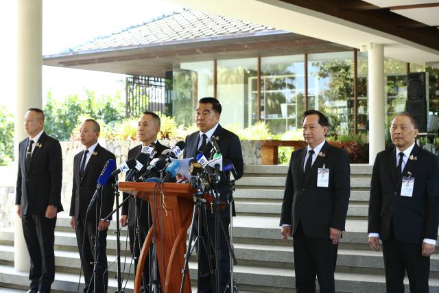 (251227) -- CHANTHABURI, Dec. 27, 2025 (Xinhua) -- Thai Defense Minister Natthapon Nakpanich (C) speaks during a press conference after the third Special Cambodia-Thailand General Border Committee meeting held at a border checkpoint in Chanthaburi Province, Thailand, Dec. 27, 2025. Thailand and Cambodia signed a joint statement on Saturday to agree on a ceasefire from 12:00 p.m. local time. (Xinhua/Sun Weitong)