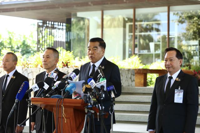 (251227) -- CHANTHABURI, Dec. 27, 2025 (Xinhua) -- Thai Defense Minister Natthapon Nakpanich (C) speaks during a press conference after the third Special Cambodia-Thailand General Border Committee meeting held at a border checkpoint in Chanthaburi Province, Thailand, Dec. 27, 2025. Thailand and Cambodia signed a joint statement on Saturday to agree on a ceasefire from 12:00 p.m. local time. (Xinhua/Sun Weitong)