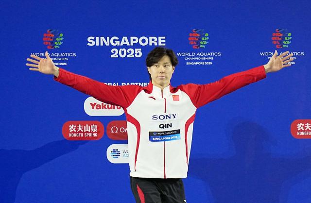 (251227) -- BEIJING, Dec. 27, 2025 (Xinhua) -- As the sporting calendar draws to a close, Xinhua News Agency has selected the top 10 Chinese athletes for 2025.
   9. Qin Haiyang (male, swimming)
   After setbacks at the 2024 Paris Olympic Games, Qin rebounded strongly at the World Championships, winning gold medals in the men's 100m and 200m breaststroke and a bronze in the 50m breaststroke, becoming the only Asian swimmer to claim gold at this year's championships.
   This file photo taken on July 28, 2025 shows gold medalist Qin Haiyang of China celebrating during the awarding ceremony for the men's 100m breaststroke final of swimming at the World Aquatics Championships in Singapore. (Xinhua/Xia Yifang)