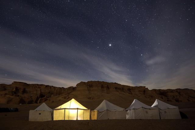 (251227) -- FAYOUM, Dec. 27, 2025 (Xinhua) -- This long exposure photo taken on Dec. 26, 2025 shows the starry sky over the desert in Wadi Al-Hitan of Fayoum, Egypt. (Xinhua/Ahmed Gomaa)