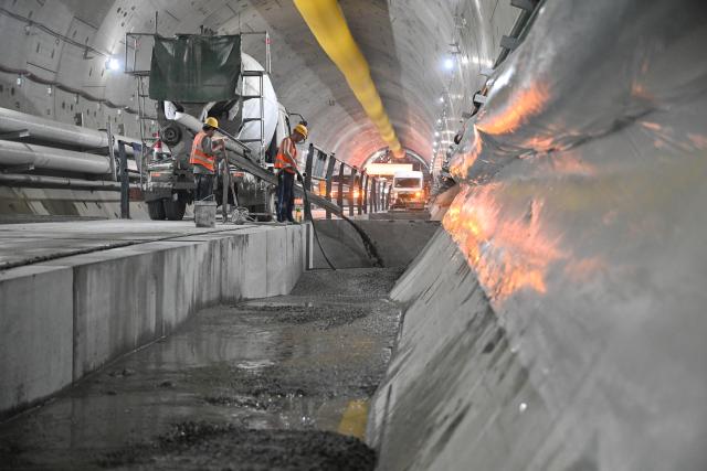 (251227) -- NANJING, Dec. 27, 2025 (Xinhua) -- Constructors work in a tunnel of Nanjing Metro Line 4 Phase II, in Nanjing, east China's Jiangsu Province, Dec. 27, 2025. A 3,062.6-meter-long double-track tunnel of Nanjing Metro Line 4 Phase II completed tunneling on Saturday. It is the deepest cross-river metro tunnel in the Yangtze River Delta region. 
  The Nanjing Metro Line 4 Phase II, with a total length of about 10 km, has six stations. (Xinhua/Ji Chunpeng)