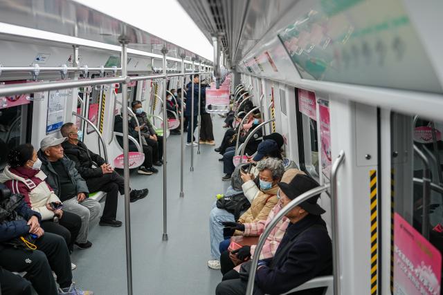 (251227) -- JINAN, Dec. 27, 2025 (Xinhua) -- Citizens take the train of Jinan Subway Line 4, in Jinan, east China's Shandong Province, Dec. 27, 2025. China's first subway line passing through a karst spring area began operation on Saturday in Jinan, marking an engineering breakthrough that balances urban transit demands with the protection of natural water resources.
   Jinan Subway Line 8 and the east section of Jinan Subway Line 6 started operation on the same day, increasing the city's total rail transit mileage to 248 kilometers. (Xinhua/Zhu Zheng)