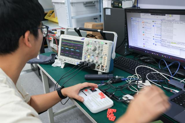 (251227) -- FOSHAN, Dec. 27, 2025 (Xinhua) -- A R&D staff member tests an intelligent blocks toy at the headquarters of Giiker in Shunde, Foshan City, south China's Guangdong Province, Oct. 29, 2025. As traditional toys are stuck in price and homogenization competition, a batch of smart educational toys is quietly opening up new markets at home and abroad.
   In this emerging market segment, Giiker from Shunde of Foshan City, stands out. Founded in 2018, Giiker started with a Rubik's Cube product and has reached an annual gross merchandise volume of over 500 million yuan (about 71.36 million U.S. dollars) in just six years.
   Founder Su Ziming said that unlike the traditional toy industry's strategy of pursuing rapid launch and extensive distribution of new products, Giiker prefers to spend one to two years refining a product, emphasizing a long-term life cycle and high quality.
   Another outstanding company in this market segment is GANCUBE, a technology company also based in south China's Guangdong Province. It entered the market in 2014,  and has now developed into a smart competitive platform covering smart hardware, AI algorithms, and IoT ecosystem.  In the global smart competitive toy segment, GANCUBE holds approximately 20 percent of the market share. 
   Behind the rapid development lies its continuous R&D and manufacturing investment. GANCUBE has multiple production bases, including a digital factory of over 15,000 square meters. The team has a high proportion of R&D personnel, and it has even independently developed an automated cube production line that is rare in the industry. Its products are sold through platforms like Amazon and Tmall to over 100 countries and regions.
   The rise of smart educational toys reflects not only the upgrade of China's toy industry but also the evolution of educational concepts and consumption trends. As "learning through play" becomes a consensus, this market segment is attracting more and more innovators. (Xinhua/Mao Siqian)