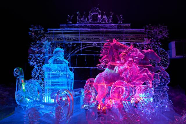 (251228) -- ST. PETERSBURG, Dec. 28, 2025 (Xinhua) -- This photo shows an exhibit titled "Father Frost" at an ice sculpture festival in St. Petersburg, Russia, Dec. 27, 2025.
  The event kicked off here on Saturday. (Photo by Guo Feizhou/Xinhua)