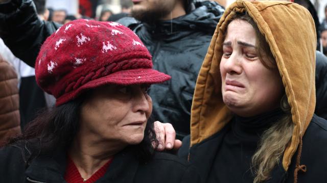 (251228) -- HOMS, Dec. 28, 2025 (Xinhua) -- Mourners gather outside the Imam Ali bin Abi Talib Mosque during a funeral procession for victims of a blast in Homs, central Syria, Dec. 27, 2025.
  An explosion struck the Imam Ali bin Abi Talib Mosque in the Wadi al-Dhahab neighborhood on Friday, killing eight people and leaving several others wounded. (Str/Xinhua)