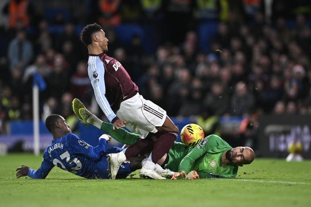(251228) -- LONDON, Dec. 28, 2025 (Xinhua) -- Ollie Watkins (C) of Aston Villa shoots at goal against Chelsea's goalkeeper Robert Sanchez (R) during the English Premier League match between Chelsea and Aston Villa in London, Britain, Dec. 27, 2025. (Xinhua)