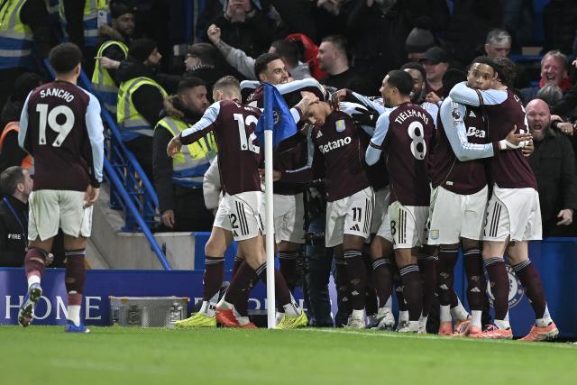(251228) -- LONDON, Dec. 28, 2025 (Xinhua) -- Ollie Watkins (No.11) of Aston Villa celebrates his goal with teammates during the English Premier League match between Chelsea and Aston Villa in London, Britain, Dec. 27, 2025. (Xinhua)