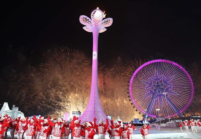(251228) -- BEIJING, Dec. 28, 2025 (Xinhua) -- Here is Xinhua News Agency's selection of the 10 most significant pieces of international sports news in 2025: From February 7 to 14, the 9th Asian Winter Games were held in Harbin, attracting more than 1,200 athletes from 34 countries and regions, the largest participation in the event's history. China topped the medal table with 32 gold, 27 silver and 26 bronze medals, while sports delegations including Chinese Taipei and Thailand achieved medal breakthroughs.
Chengdu hosted the 12th World Games from August 7 to 17, welcoming nearly 4,000 athletes from 116 countries and regions. The event highlighted the appeal of non-Olympic sports, with disciplines such as lacrosse, korfball and sambo showcasing the diversity and global reach of the Games.
This file photo taken on Feb. 7, 2025 shows the cauldron is lit during the opening ceremony of the 9th Asian Winter Games in Harbin, northeast China's Heilongjiang Province. (Xinhua/Zhang Tao)