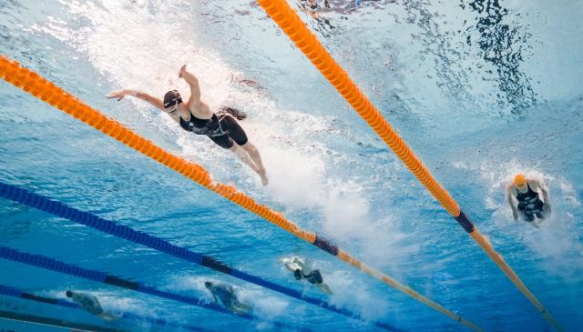 (251228) -- BEIJING, Dec. 28, 2025 (Xinhua) -- Here is Xinhua News Agency's selection of the 10 most significant pieces of international sports news in 2025: The World Aquatics Championships, held in Singapore from July 11 to August 3, produced three world records and 15 championship records in swimming events. Canadian teenager Summer McIntosh shone with four gold medals and one bronze.
China's breaststroke specialist Qin Haiyang claimed two golds, one silver and one bronze, finishing as the only Asian swimmer in the gold medal standings. Then-12-year-old Yu Zidi earned bronze with China's women's 4x200m freestyle relay team, becoming the youngest swimming medalist at the worlds.
This file photo taken on July 31, 2025 shows Summer McIntosh (top) of Canada competing during the women's 200m butterfly final of swimming at the World Aquatics Championships in Singapore. (Xinhua/Xia Yifang)