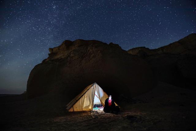 (251228) -- BEIJING, Dec. 28, 2025 (Xinhua) -- This long exposure photo taken on Dec. 26, 2025 shows the starry sky over the desert in Wadi Al-Hitan of Fayoum, Egypt. (Xinhua/Ahmed Gomaa)