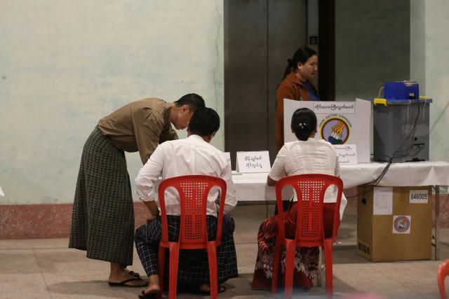 (251228) -- YANGON, Dec. 28, 2025 (Xinhua) -- This photo taken on Dec. 28, 2025 shows a scene at a polling station in Yangon, Myanmar.
  Myanmar kicked off its 2025 multi-party democratic general election with the first phase held on Sunday.
  The general election is scheduled to be held in three phases, with the second phase set for Jan. 11, 2026, followed by the third phase on Jan. 25. (Xinhua/Myo Kyaw Soe)