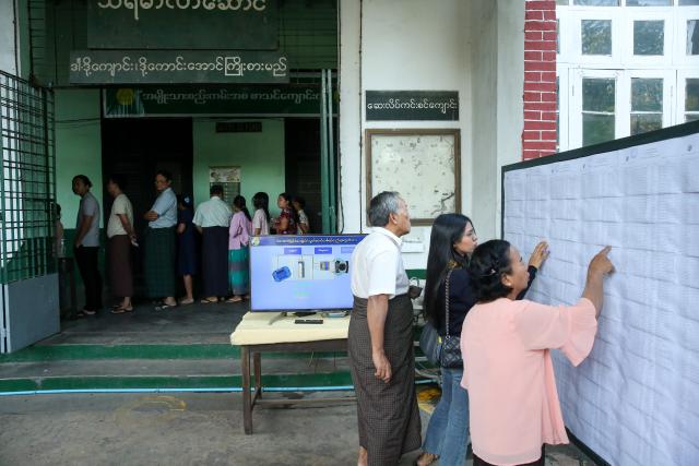 (251228) -- YANGON, Dec. 28, 2025 (Xinhua) -- This photo taken on Dec. 28, 2025 shows a scene at a polling station in Yangon, Myanmar.
  Myanmar kicked off its 2025 multi-party democratic general election with the first phase held on Sunday.
  The general election is scheduled to be held in three phases, with the second phase set for Jan. 11, 2026, followed by the third phase on Jan. 25. (Xinhua/Myo Kyaw Soe)