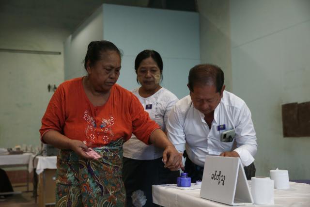 (251228) -- YANGON, Dec. 28, 2025 (Xinhua) -- A voter's finger is marked with ink at a polling station in Yangon, Myanmar, Dec. 28, 2025.
  Myanmar kicked off its 2025 multi-party democratic general election with the first phase held on Sunday.
  The general election is scheduled to be held in three phases, with the second phase set for Jan. 11, 2026, followed by the third phase on Jan. 25. (Xinhua/Myo Kyaw Soe)