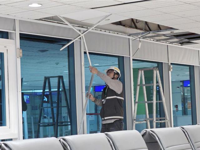 (251228) -- TAIPEI, Dec. 28, 2025 (Xinhua) -- Part of the ceiling collapses after an earthquake at Taoyuan International Airport, southeast China's Taiwan, Dec. 27, 2025.
  A 6.6-magnitude earthquake struck the waters off Yilan County, Taiwan, at 11:05 p.m. Saturday (Beijing Time), according to the China Earthquake Networks Center (CENC).
  The epicenter was monitored at 24.67 degrees north latitude and 122.06 degrees east longitude. The earthquake struck at a depth of 60 km, the center said.
  The earthquake was felt across Taiwan, with noticeable building shaking. No casualties or property damage reports have been released on the island so far. (Xinhua)
