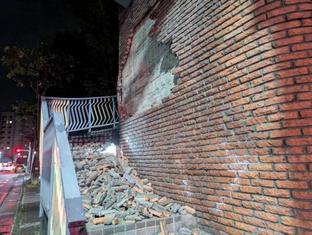 (251228) -- TAIPEI, Dec. 28, 2025 (Xinhua) -- Exterior tiles on a pedestrian bridge are damaged after an earthquake in New Taipei City, southeast China's Taiwan, Dec. 27, 2025.
  A 6.6-magnitude earthquake struck the waters off Yilan County, Taiwan, at 11:05 p.m. Saturday (Beijing Time), according to the China Earthquake Networks Center (CENC).
  The epicenter was monitored at 24.67 degrees north latitude and 122.06 degrees east longitude. The earthquake struck at a depth of 60 km, the center said.
  The earthquake was felt across Taiwan, with noticeable building shaking. No casualties or property damage reports have been released on the island so far. (Xinhua)
