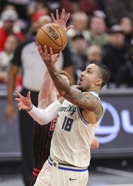 (251228) -- CHICAGO, Dec. 28, 2025 (Xinhua) -- Kyle Kuzma of Milwaukee Bucks goes for a lay-up during NBA regular season basketball game between Milwaukee Bucks and Chicago Bulls at United Center in Chicago, the United States, on Dec. 27, 2025. (Photo by Joel Lerner/Xinhua)