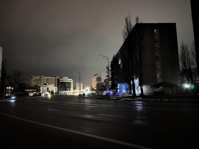 (251228) -- KIEV, Dec. 28, 2025 (Xinhua) -- This photo shows a street during a power outage in Kiev, capital of Ukraine, Dec. 27, 2025.
  At least two persons were killed and 46 others were injured in Russian strikes on the Ukrainian capital and its outskirts in the early hours of Saturday, local authorities said. (Xinhua/Li Dongxu)