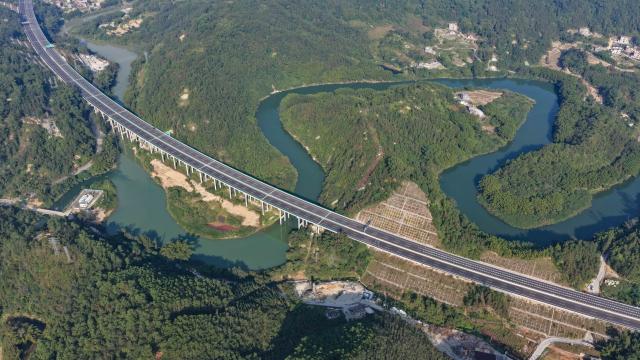 (251228) -- YANGCHUN, Dec. 28, 2025 (Xinhua) -- An aerial drone photo taken on Dec. 28, 2025 shows a section of the expressway linking the cities of Yangchun and Xinyi in south China's Guangdong Province.
  This 142-kilometer expressway in the northwestern part of Guangdong opened to traffic on Sunday. It slashes travel time between the two cities to just 70 minutes. (Xinhua/Deng Hua)