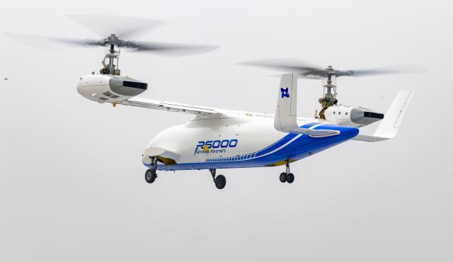 (251228) -- DEYANG, Dec. 28, 2025 (Xinhua) -- A Lanying R6000 tiltrotor unmanned aerial vehicle (UAV) is pictured during its maiden flight in Deyang City, southwest China's Sichuan Province, Dec. 28, 2025.
  The Lanying R6000, a 6-ton tiltrotor UAV developed by China's United Aircraft, completed its maiden flight here on Sunday, marking a new step in the country's ambitions in advanced vertical-lift aviation.
  The UAV has a payload capacity of up to 2,000 kg, with a maximum cruising speed of 550 km per hour and a range of about 4,000 km at altitudes up to 7,620 m. (Photo by Yin Gang/Xinhua)