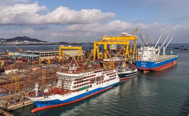 (251228) -- JINAN, Dec. 28, 2025 (Xinhua) -- An aerial drone photo taken on Dec. 25, 2025 shows a shipbuilding enterprise conducting shipbuilding and maintenance work in Rongcheng, east China's Shandong Province. In recent years, Shandong has been committed to building a high-end industrial cluster integrating shipbuilding and marine engineering equipment in Shandong Peninsula, embarking on a high-quality development path driven by the marine economy. (Photo by Li Xinjun/Xinhua)