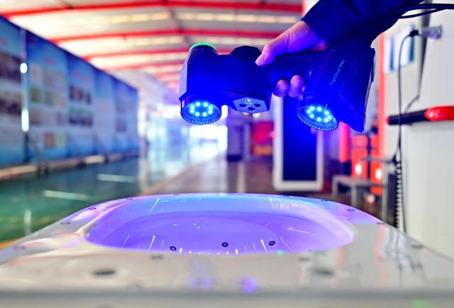 (251228) -- TANGSHAN, Dec. 28, 2025 (Xinhua) -- A staff member tests a detecting instrument at a ceramic machinery company in Fengnan District of Tangshan, north China's Hebei Province, Dec. 28, 2025. In recent years, Fengnan District of Tangshan has actively pursuing opportunities to develop new quality productive forces, boosting high-quality development. (Xinhua/Yang Shiyao)